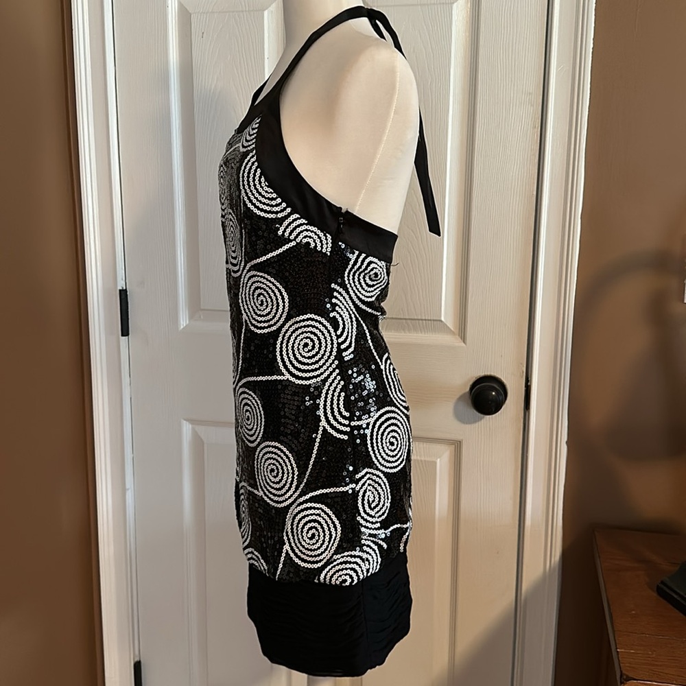 Cache, Size 4, Form Fitting Sequin Evening Dress. - image 7